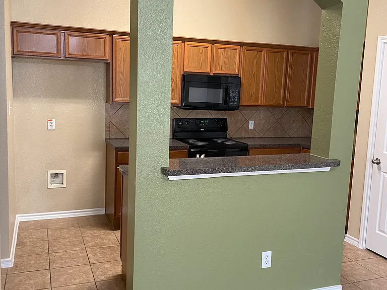 819 Walnut St — Photo 10