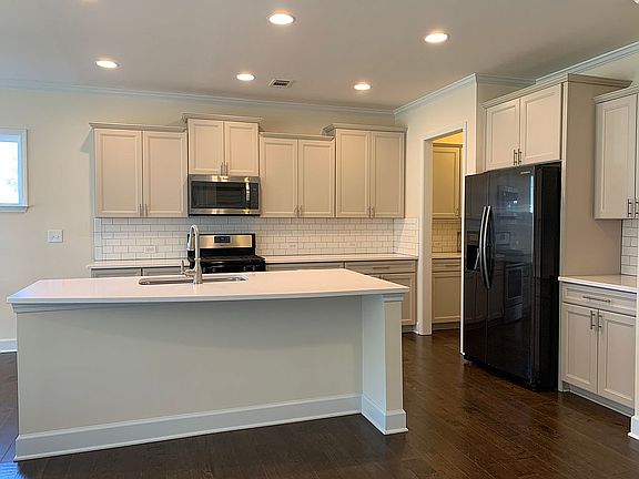 5th image of 110 Fairgate Dr