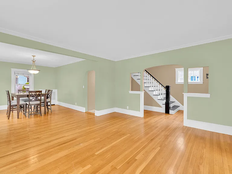 11 Upland Rd — Photo 3