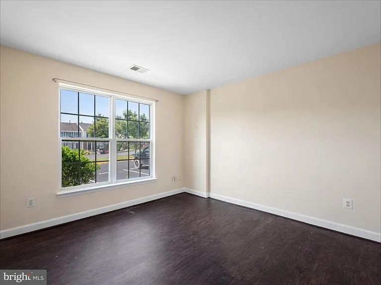 303 Pendleton Ln — Photo 23