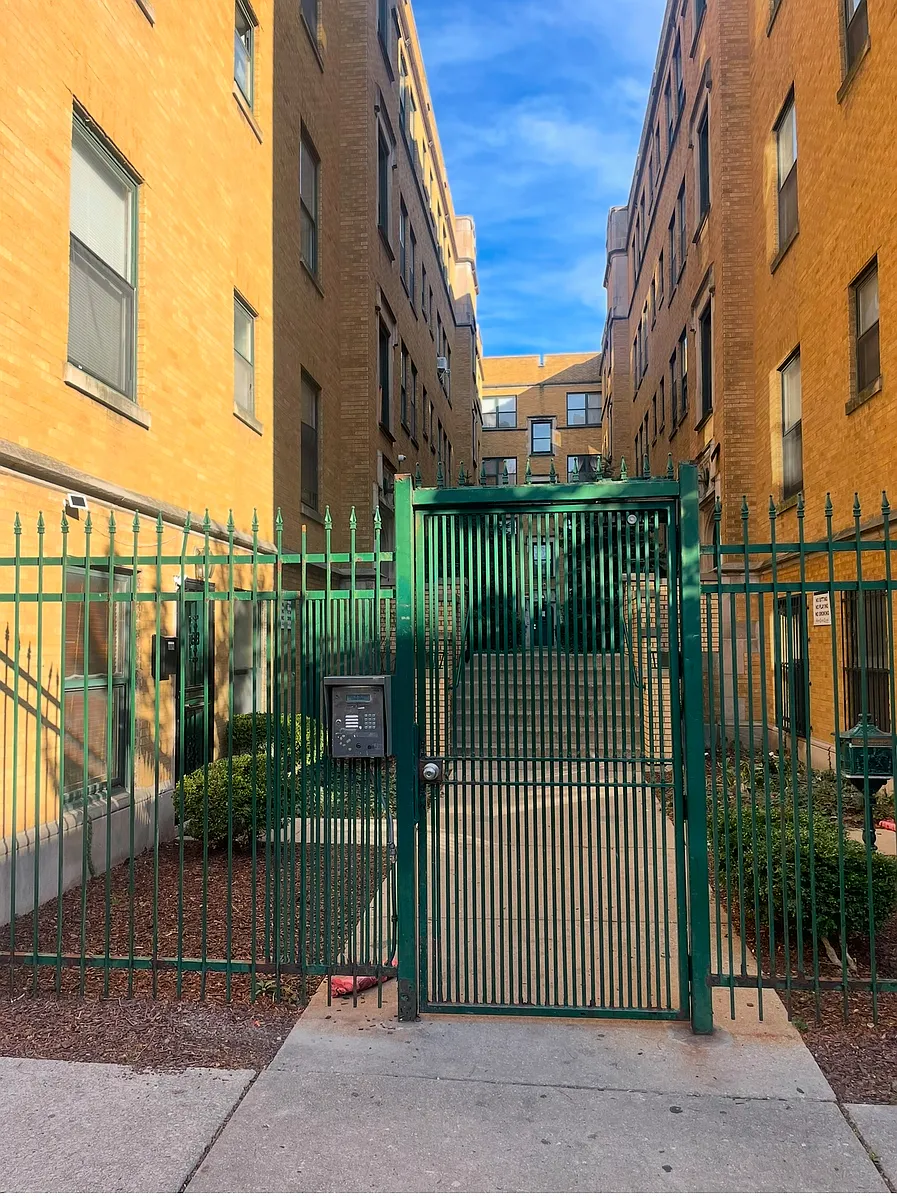 Building Photo - 7211 S Yates Blvd #3A