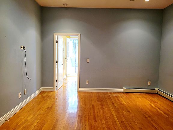 3rd image of 20-65 Steinway St #1R