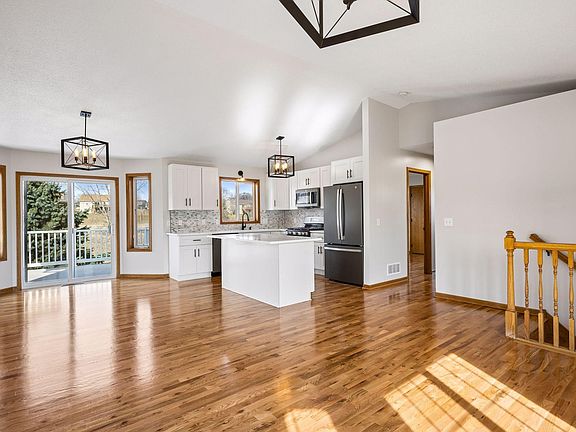 4th image of 9693 Mill Trail Ln