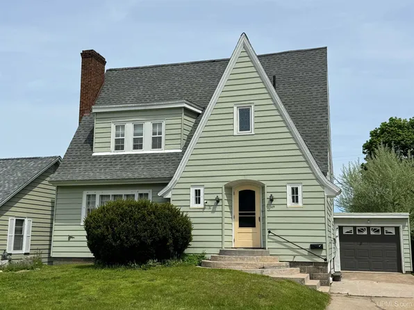 209 E Chocolay St, Munising, MI 49862