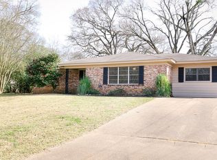 128 Woodside Dr, Palestine, TX 75803