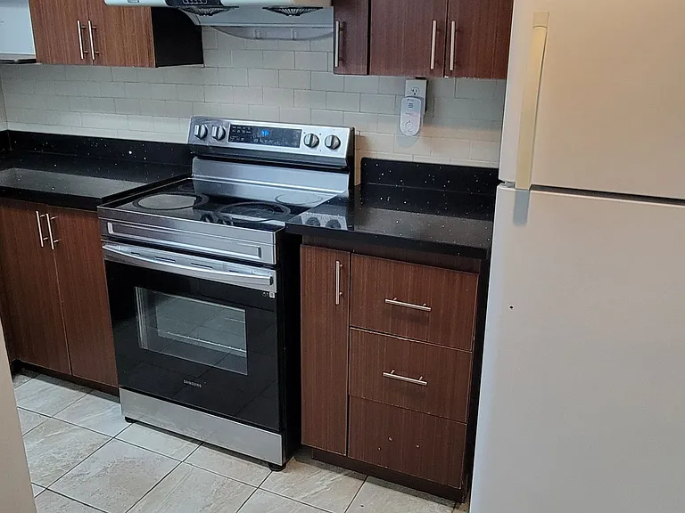 41 Fraserton Cres #BASEMENT — Photo 2