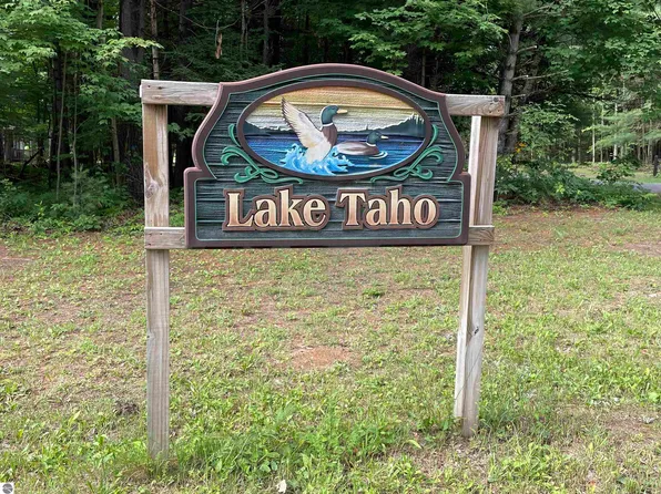 3559 Lake Tahoe Trl, Lake, MI 48632