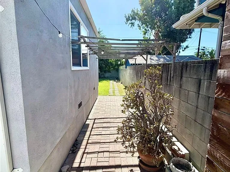 274 S Craig Ave — Photo 22