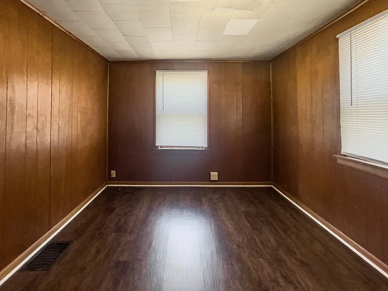 824 W University Ave — Photo 18