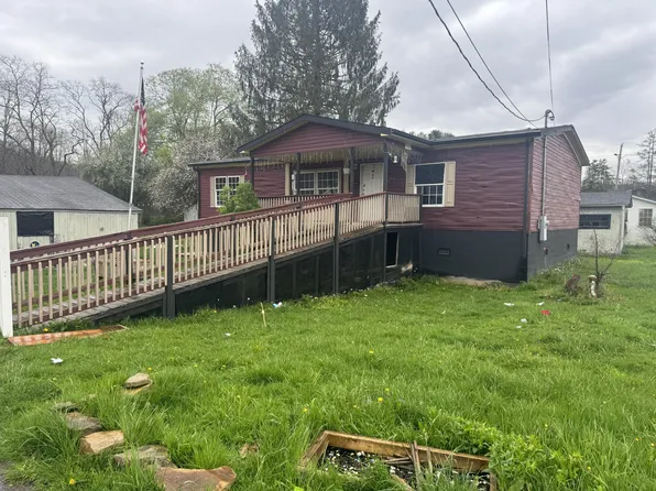 121 6th St, Rainelle, WV 25962