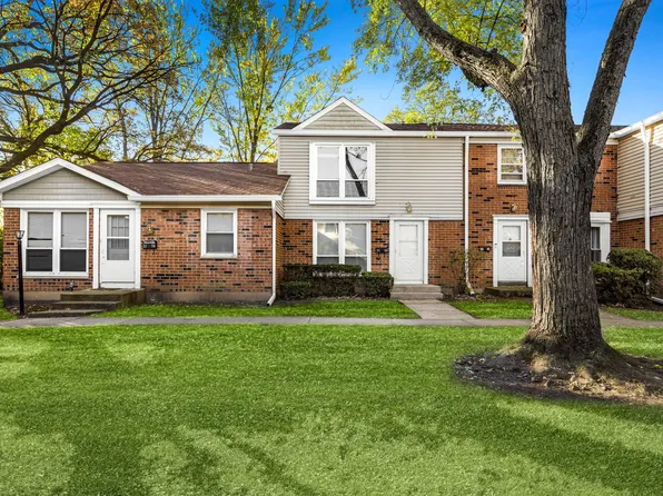 2055 Essex Ct Unit 2055, Streamwood, IL 60107