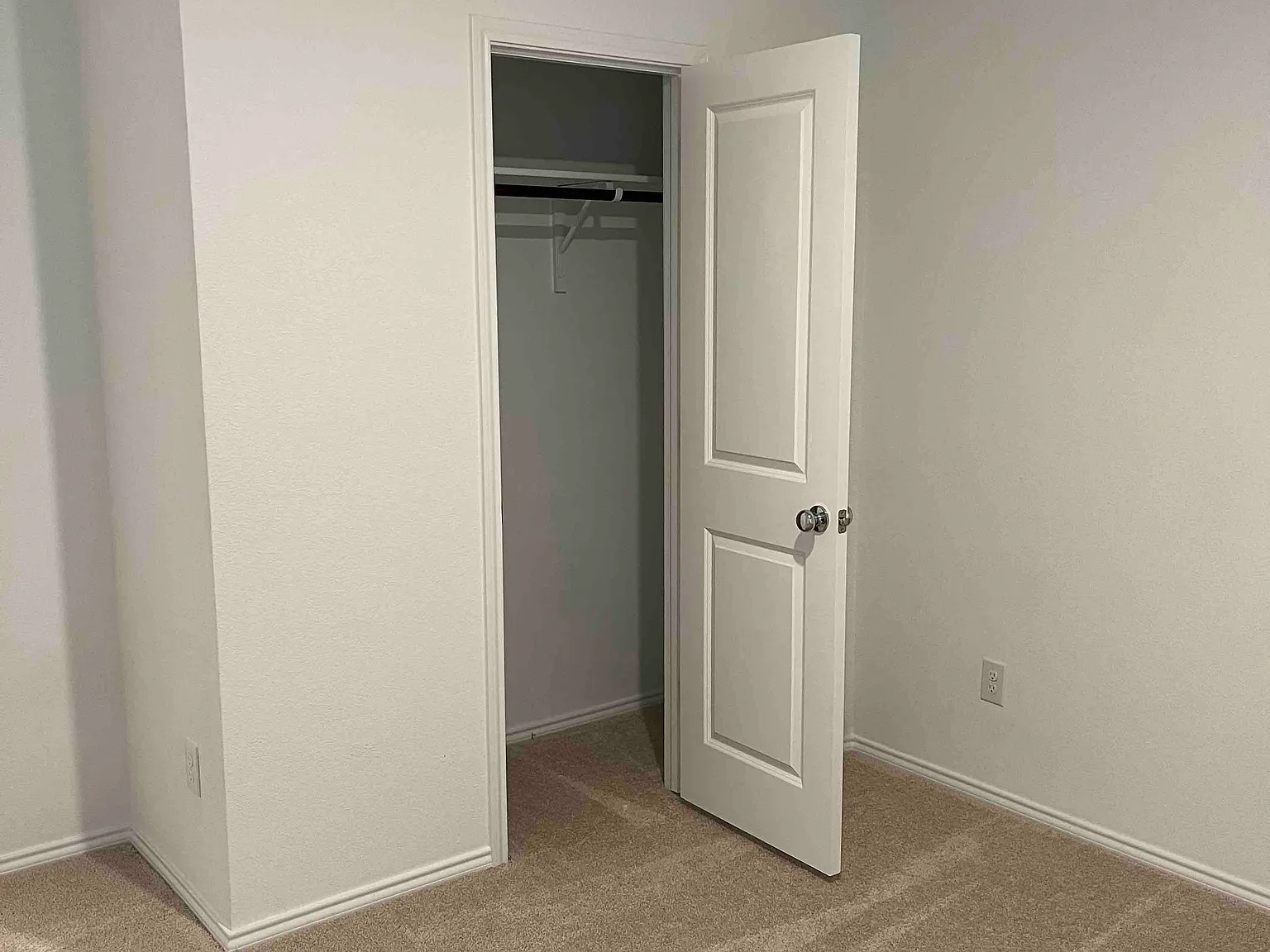 4 bed, 1847 sqft, $2,400 — Photo 4