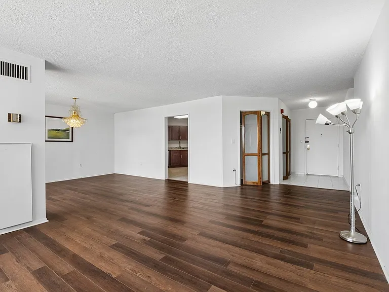226 Harmon Cove Tower #226 — Photo 7