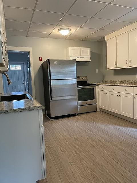 2nd image of 3143 Main St