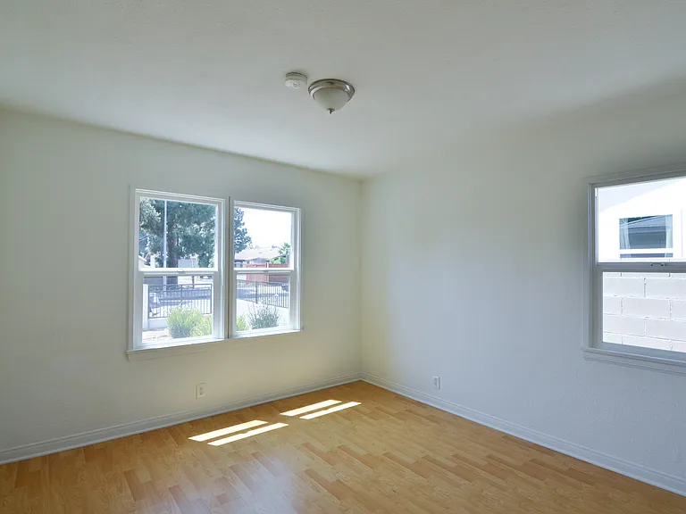 10906 Columbus Ave #1 — Photo 14