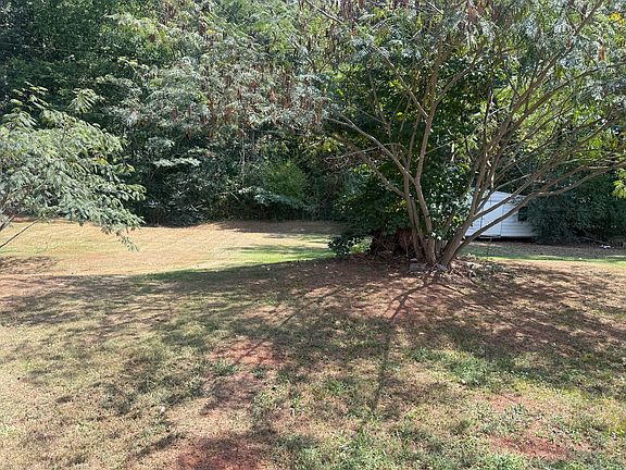 2nd image of 180 Crockett Cir
