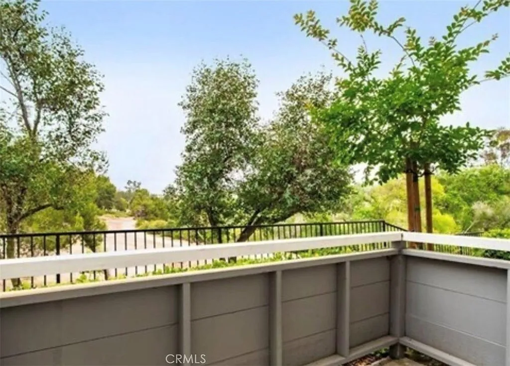 2 bed, 2.5 bath, 1204 sqft, $3,800 — Photo 2