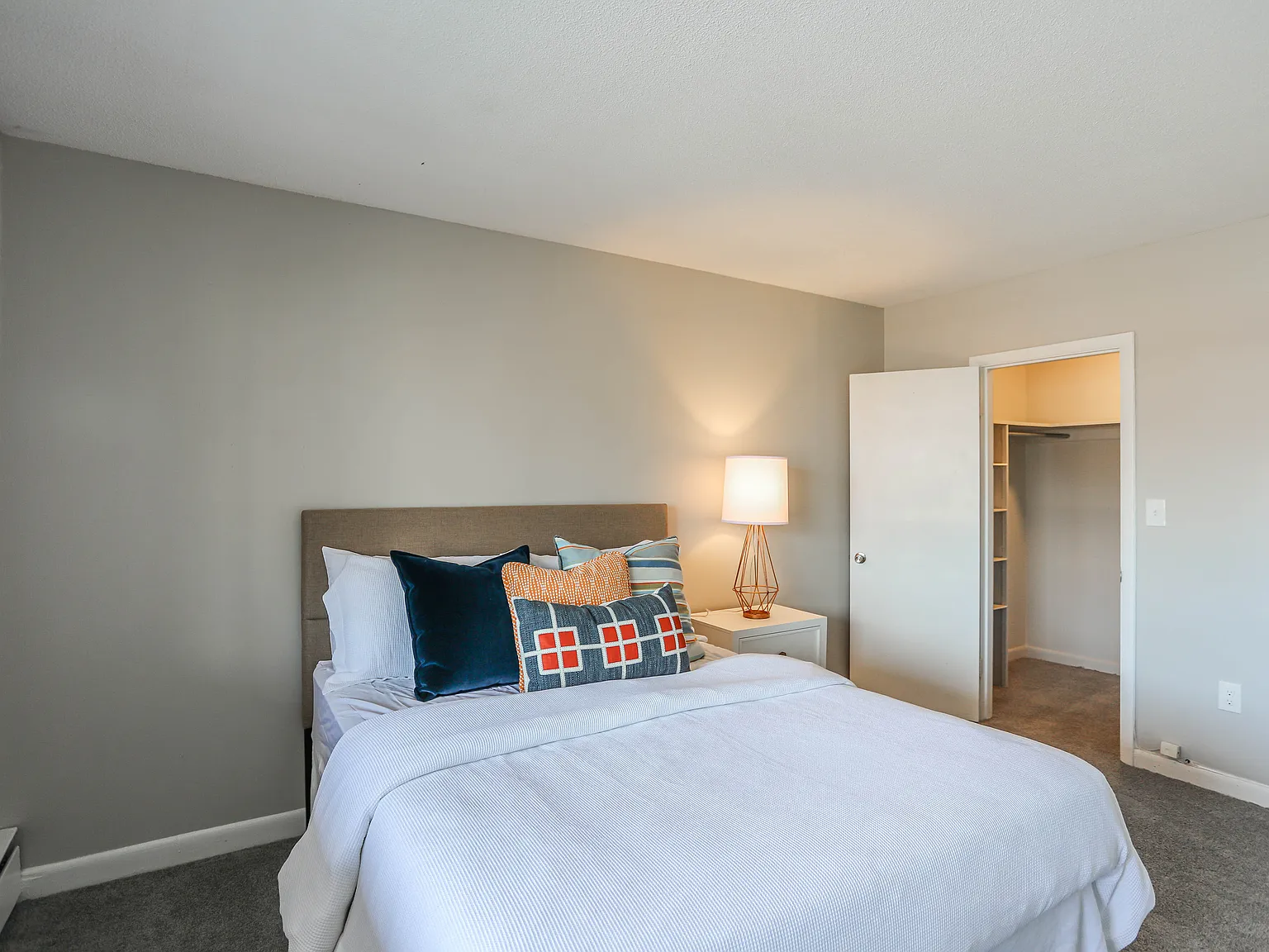 1 bed, 650 sqft, $1,899 — Photo 3