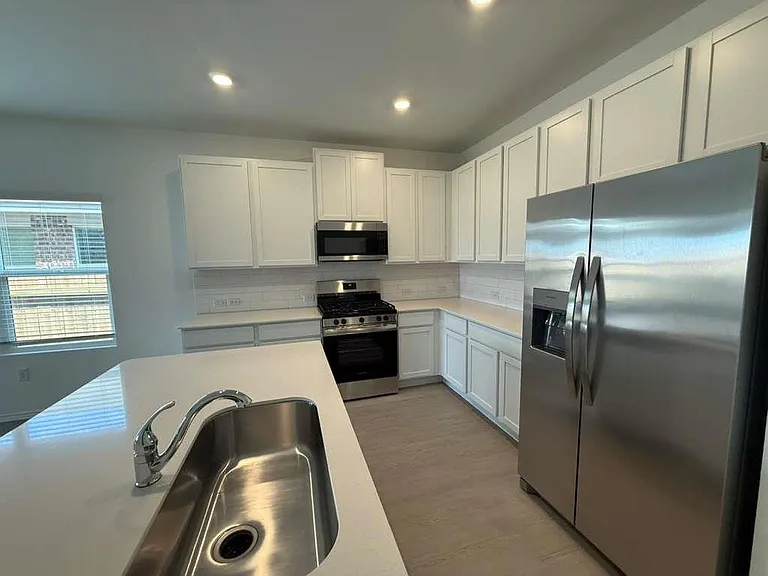 109 Imola St — Photo 10