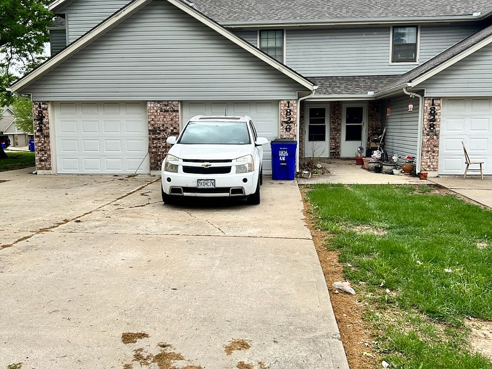 1st image of 1826 NE Knollbrook Pl
