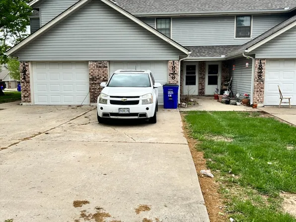 1826 NE Knollbrook Pl, Lees Summit, MO 64086