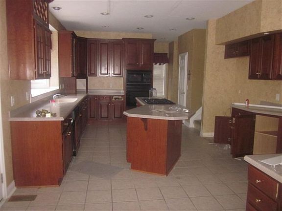 3rd image of 14985 Cool Springs Blvd