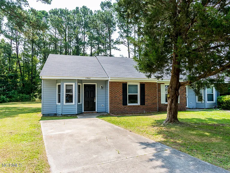 1944 Heather Loop — Photo 1