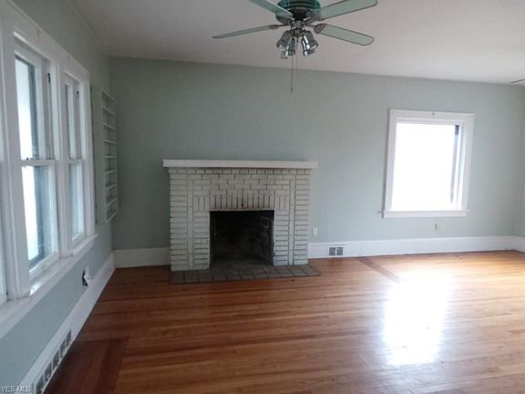 3rd image of 1074 Bloomfield Ave