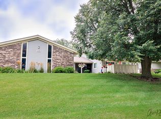 408 Waters Edge Dr APT C, McHenry, IL 60050