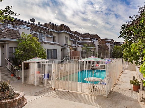 2nd image of 14500 Van Nuys Blvd Unit 30