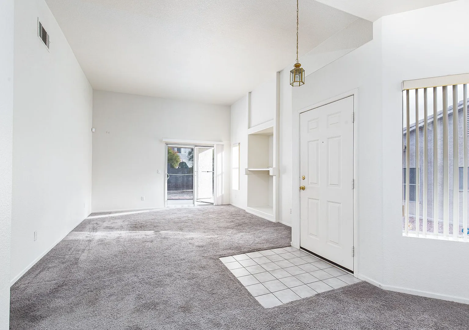 Single story NW home near 95/215 — Photo 4