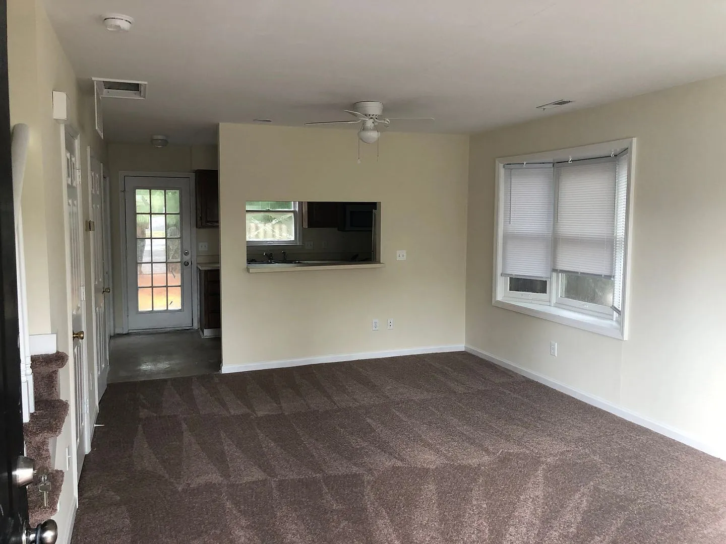 2 Bedroom 1.5 Bathroom Townhouse — Photo 2