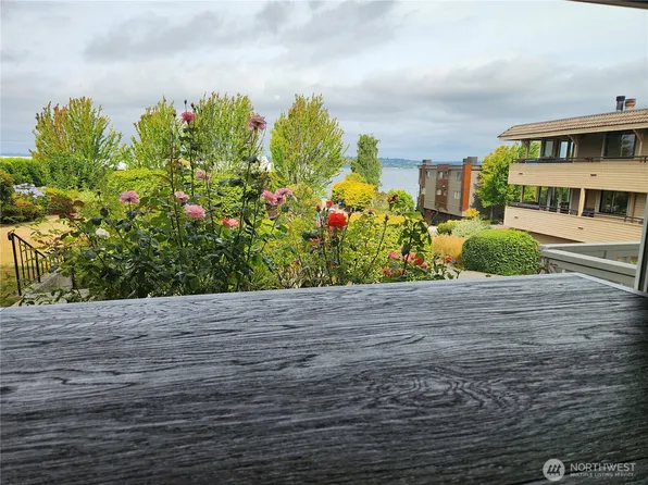 935 1st Street S #4, Kirkland, WA 98033