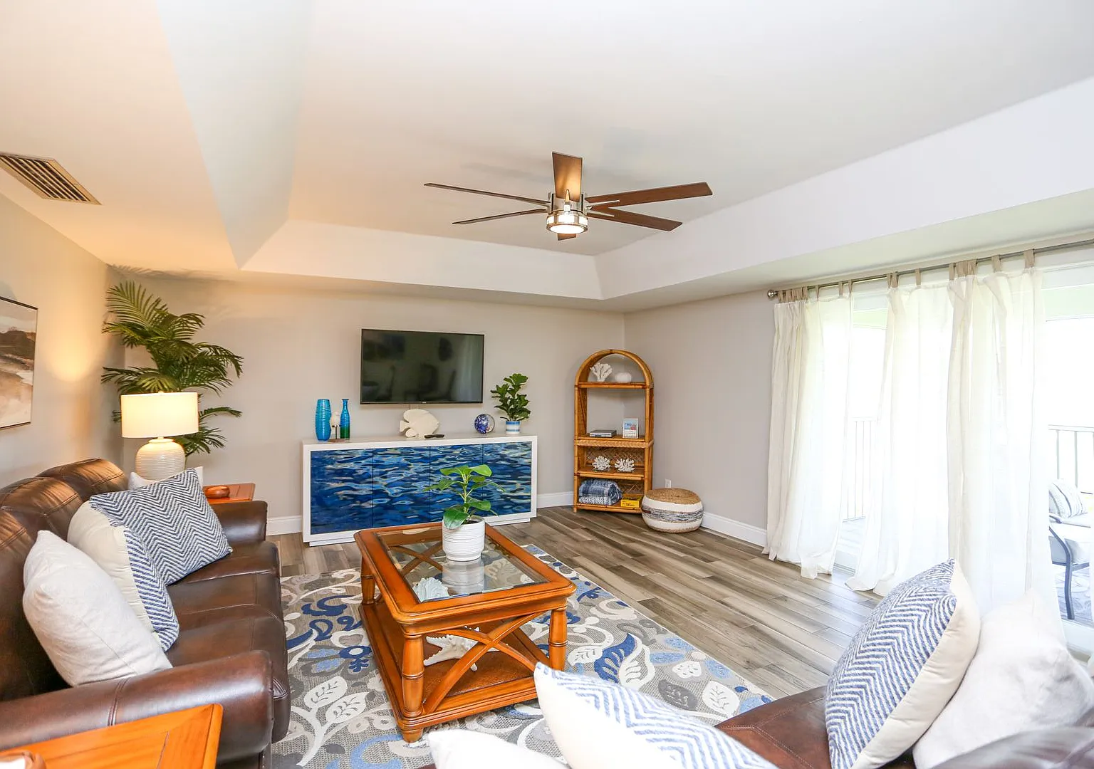 Glades Country Club 2/2 With Golf Beautiful Unit Ready For You To Rent Seasonally — Photo 1