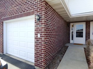 1901 Riverside Dr UNIT B, Suamico, WI 54313