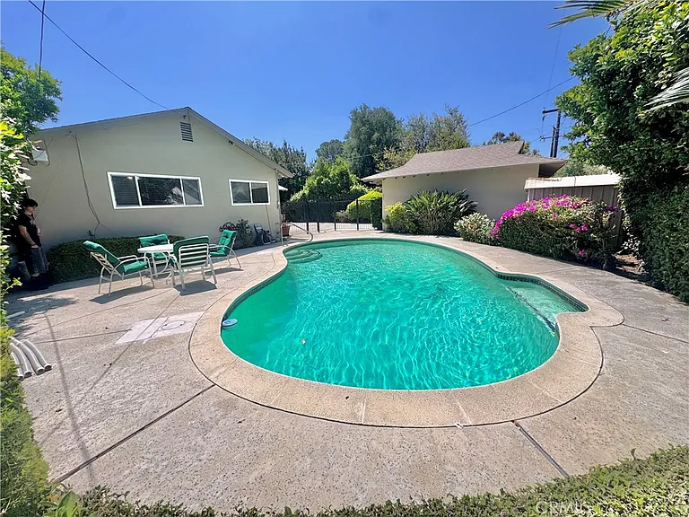 509 California Dr — Photo 32