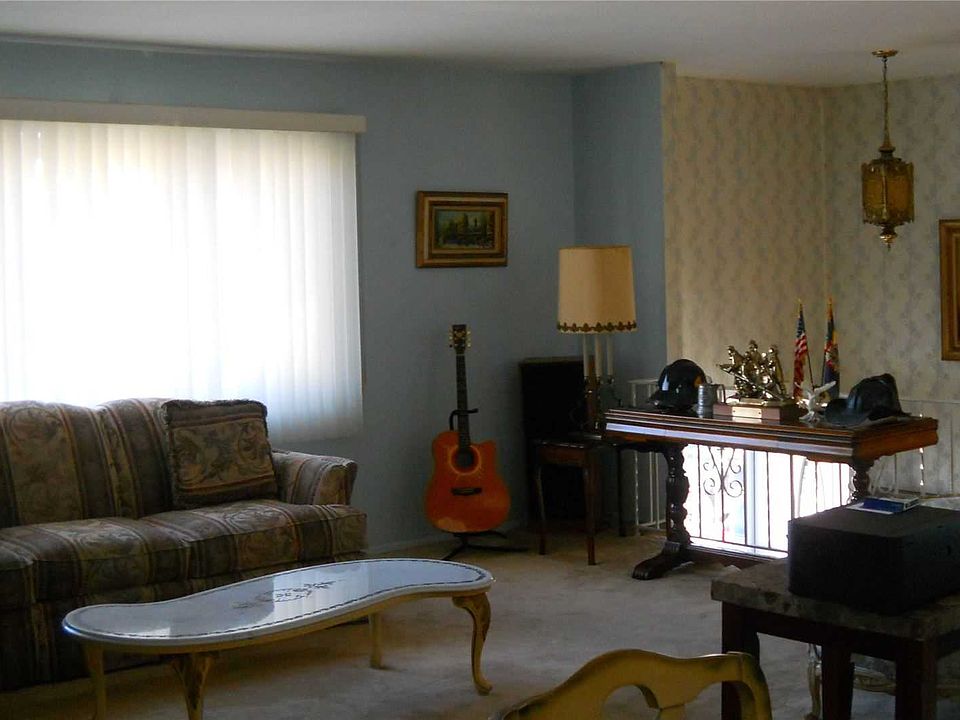 2nd image of 16220 86th St