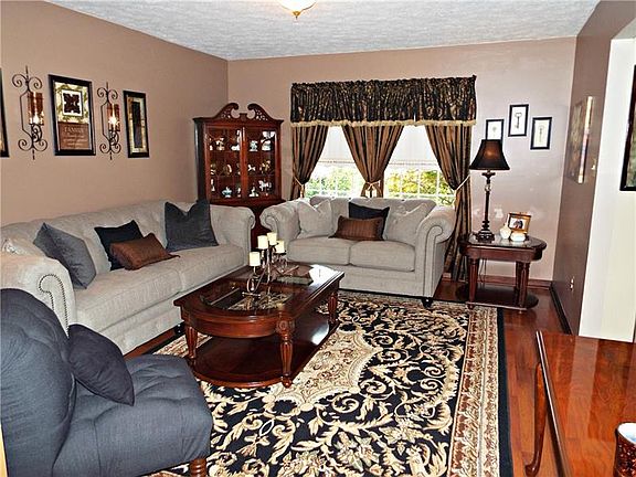 4th image of 1002 Deerbrook Ln