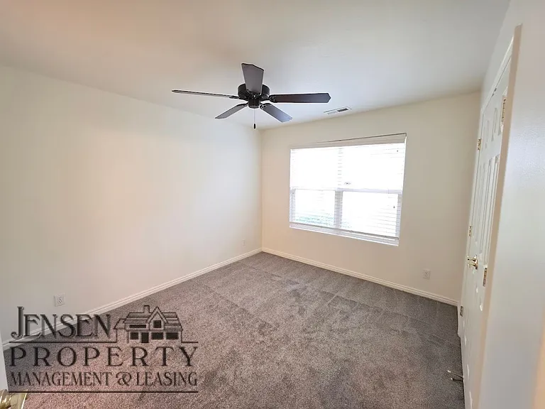 153 N Turnbury Ln — Photo 44