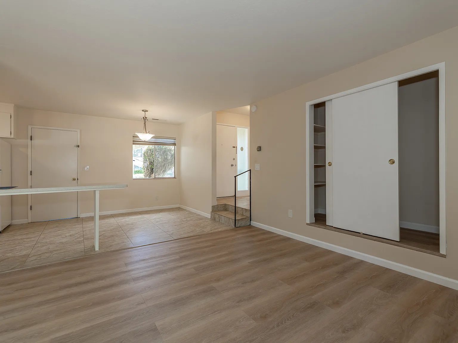 3 bed, 1613 sqft, $4,195 — Photo 4