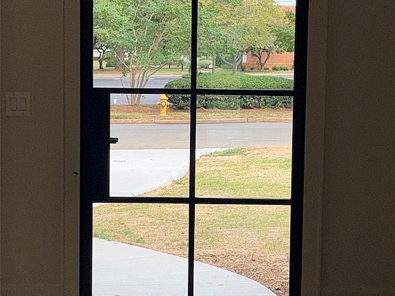 5th image of 106 Hunter Ln