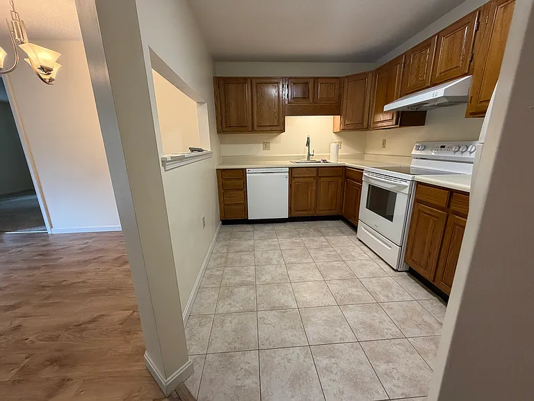 690 S Porter St #19 — Photo 13