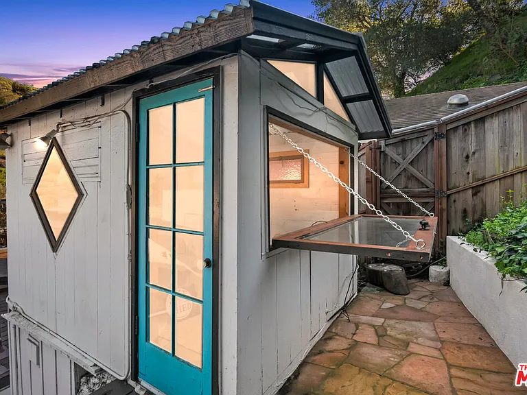 1653 N Beverly Glen Blvd — Photo 17