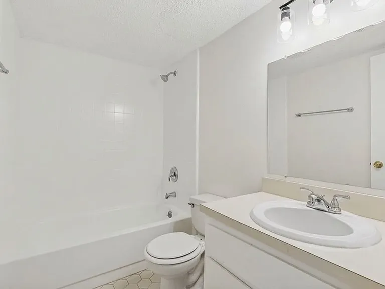 7086 Ponce De Leon Ave — Photo 8