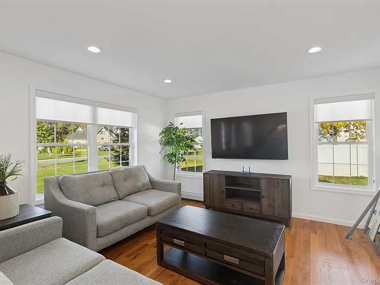 16 Mastro Ct — Photo 6