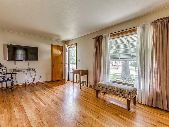 4th image of 343 E 288th St