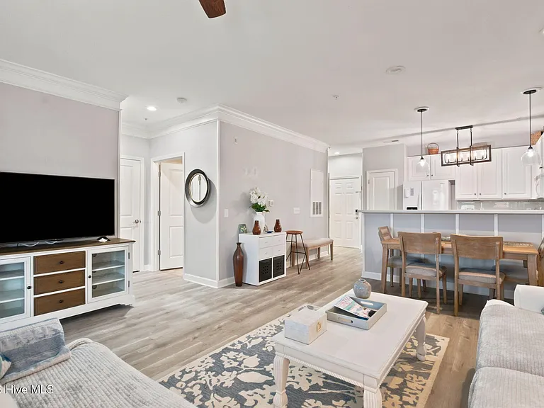 240 Woodlands Way #17 — Photo 11