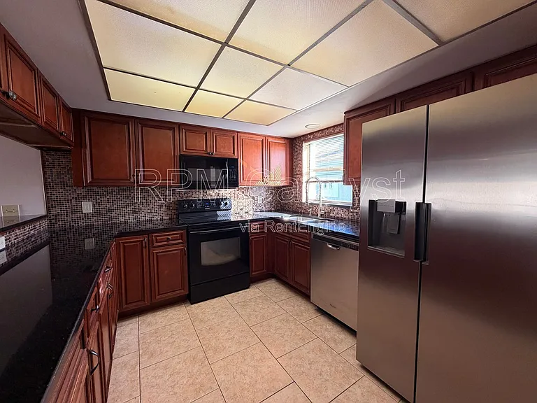 255 Capri Cir N #7 — Photo 4