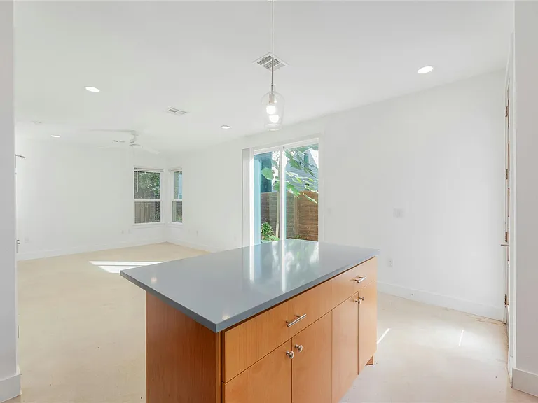 1114 Walton Ln #B — Photo 8