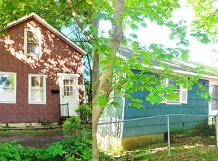 7 Guinn Ct, Newport, RI 02840